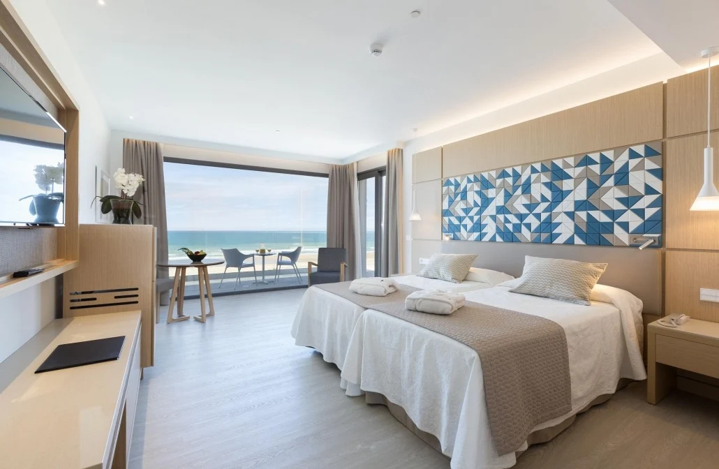Habitación piloto · Mobiliario y carpintería a medida en Novo Sancti Petri · Cádiz, España