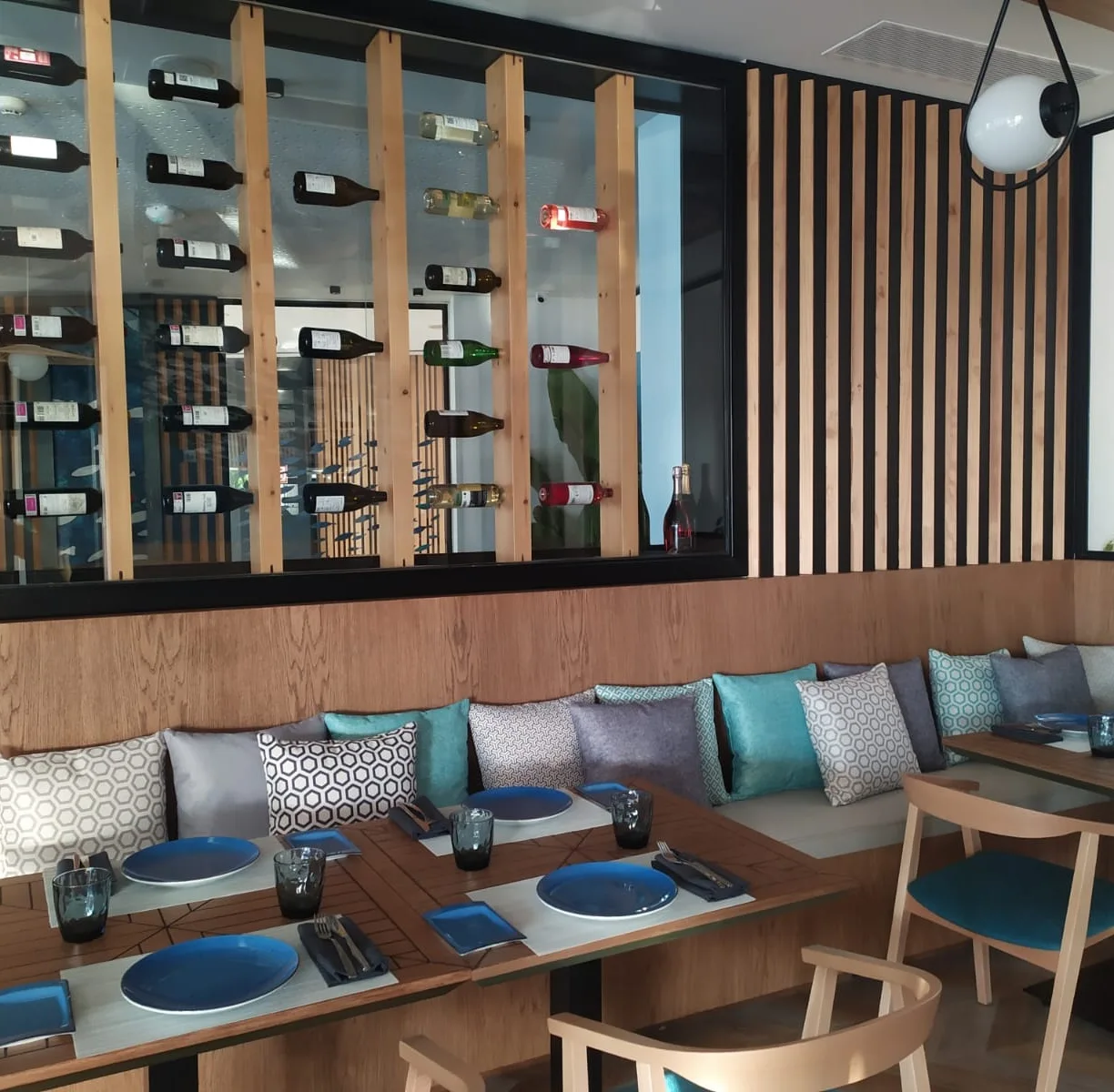 Restaurante · Barras · Panelados en Sevilla, España